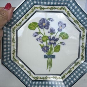 🧡 Floral Octagonal Plates with Blue Checkered Border. Set of 4. 🧡